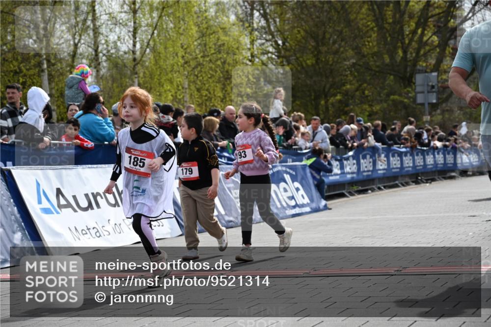 12.04.2026 - 45. Internationalen Wilhelmsburger Insellauf J. Mangold http://msf.ph/oto/9521314 12.04.2026 14:11:37 Ziel 185, 193, 179 meine-sportfotos.de