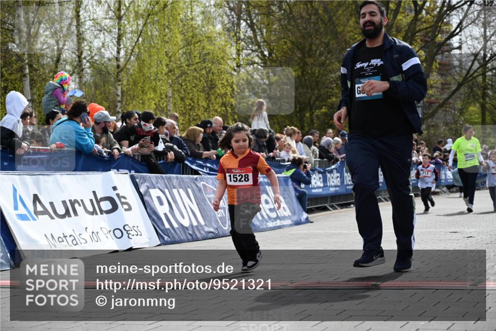 12.04.2026 - 45. Internationalen Wilhelmsburger Insellauf J. Mangold http://msf.ph/oto/9521321 12.04.2026 14:11:46 Ziel 1528, 213 meine-sportfotos.de