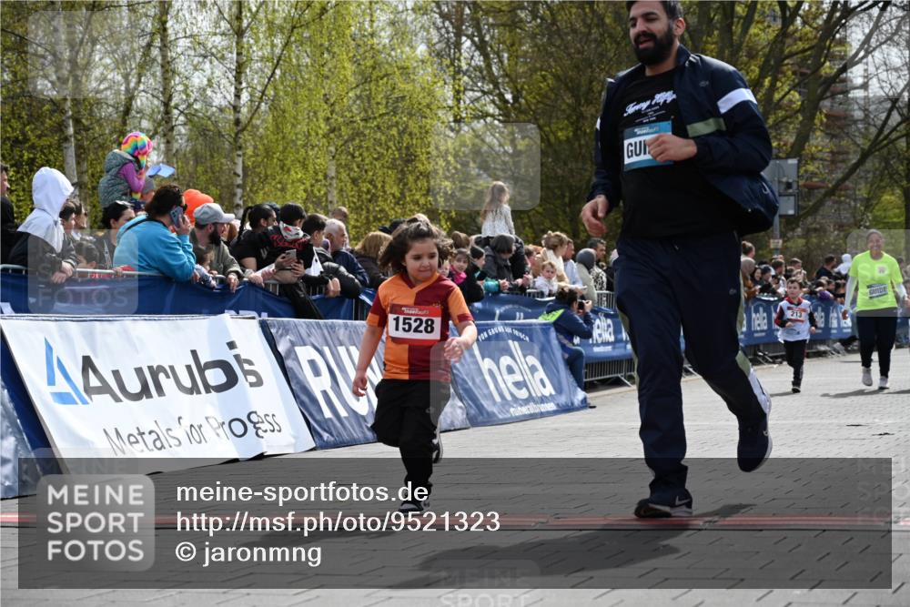 12.04.2026 - 45. Internationalen Wilhelmsburger Insellauf J. Mangold http://msf.ph/oto/9521323 12.04.2026 14:11:46 Ziel 1528, 213 meine-sportfotos.de