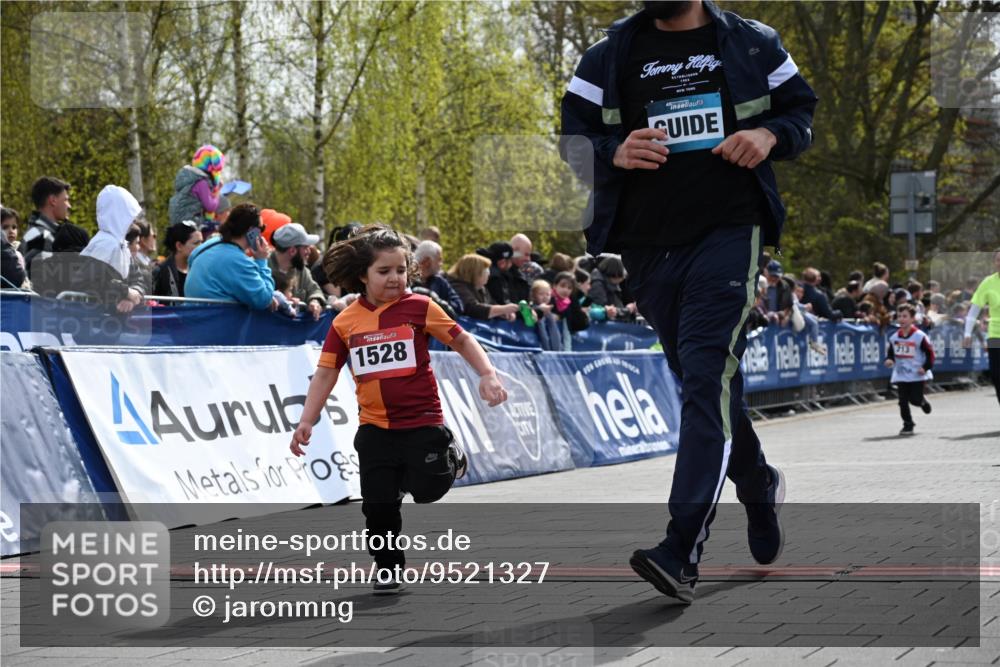 12.04.2026 - 45. Internationalen Wilhelmsburger Insellauf J. Mangold http://msf.ph/oto/9521327 12.04.2026 14:11:46 Ziel 1528, 213 meine-sportfotos.de