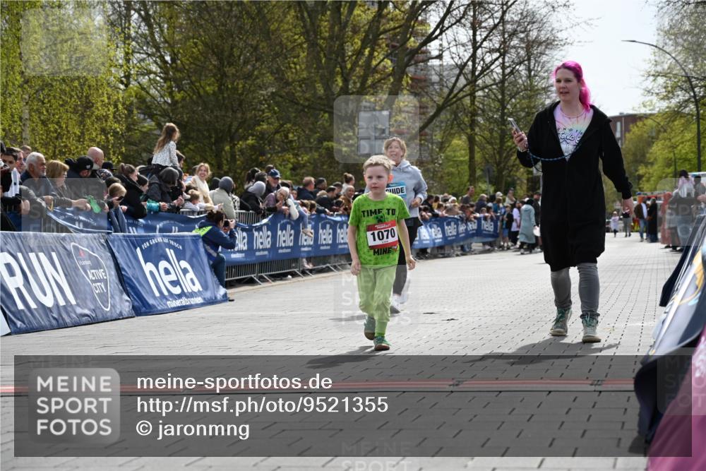 12.04.2026 - 45. Internationalen Wilhelmsburger Insellauf J. Mangold http://msf.ph/oto/9521355 12.04.2026 14:11:53 Ziel 213, 177, 1070 meine-sportfotos.de