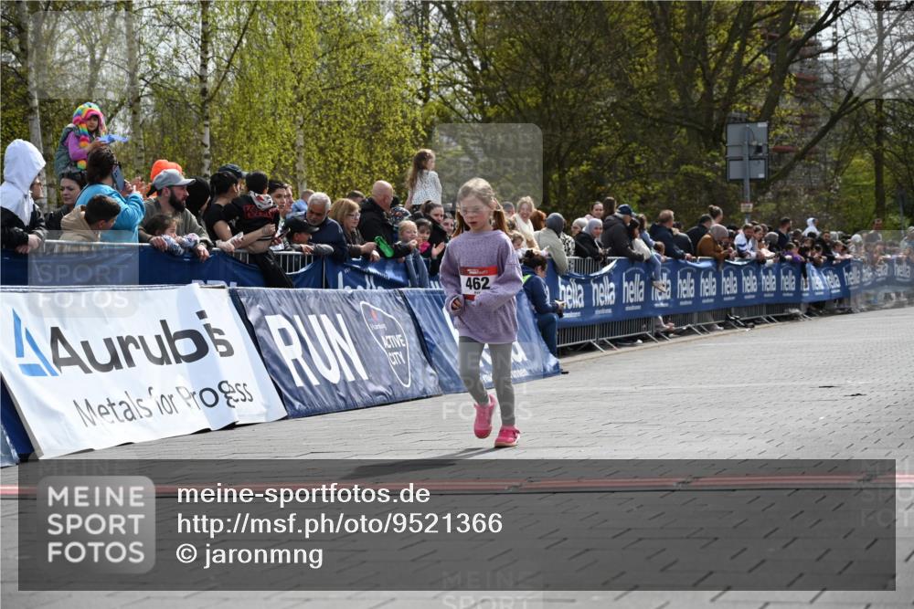 12.04.2026 - 45. Internationalen Wilhelmsburger Insellauf J. Mangold http://msf.ph/oto/9521366 12.04.2026 14:12:02 Ziel 462 meine-sportfotos.de