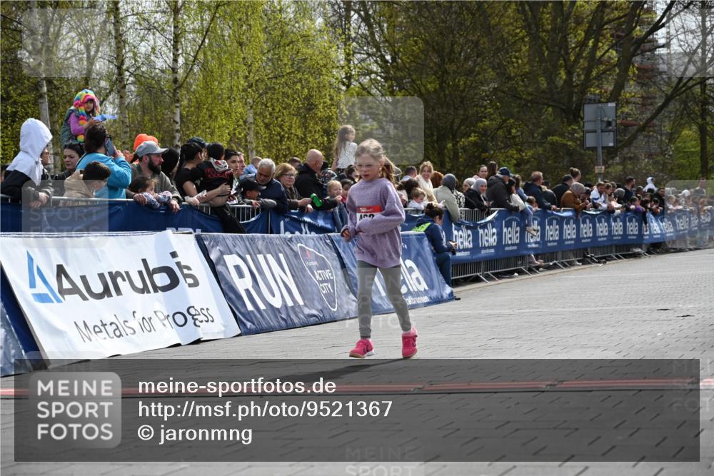 12.04.2026 - 45. Internationalen Wilhelmsburger Insellauf J. Mangold http://msf.ph/oto/9521367 12.04.2026 14:12:02 Ziel 462 meine-sportfotos.de