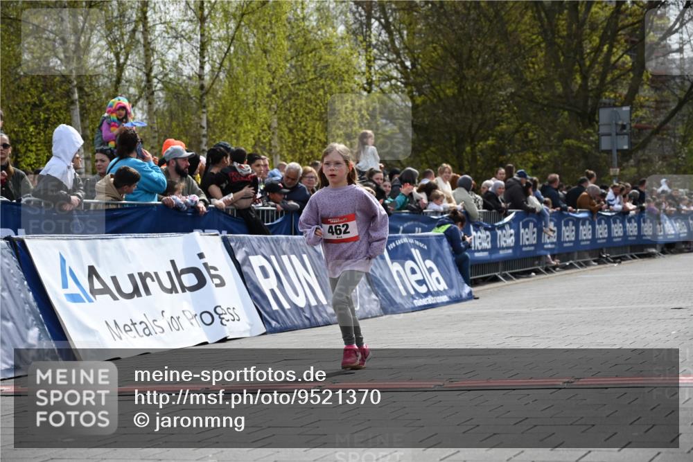 12.04.2026 - 45. Internationalen Wilhelmsburger Insellauf J. Mangold http://msf.ph/oto/9521370 12.04.2026 14:12:02 Ziel 462 meine-sportfotos.de