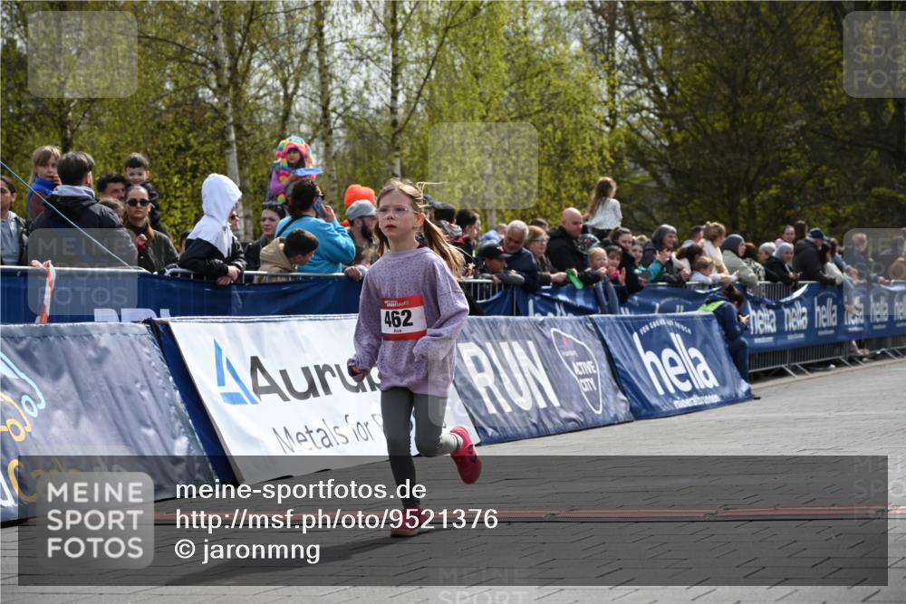 12.04.2026 - 45. Internationalen Wilhelmsburger Insellauf J. Mangold http://msf.ph/oto/9521376 12.04.2026 14:12:03 Ziel 462 meine-sportfotos.de