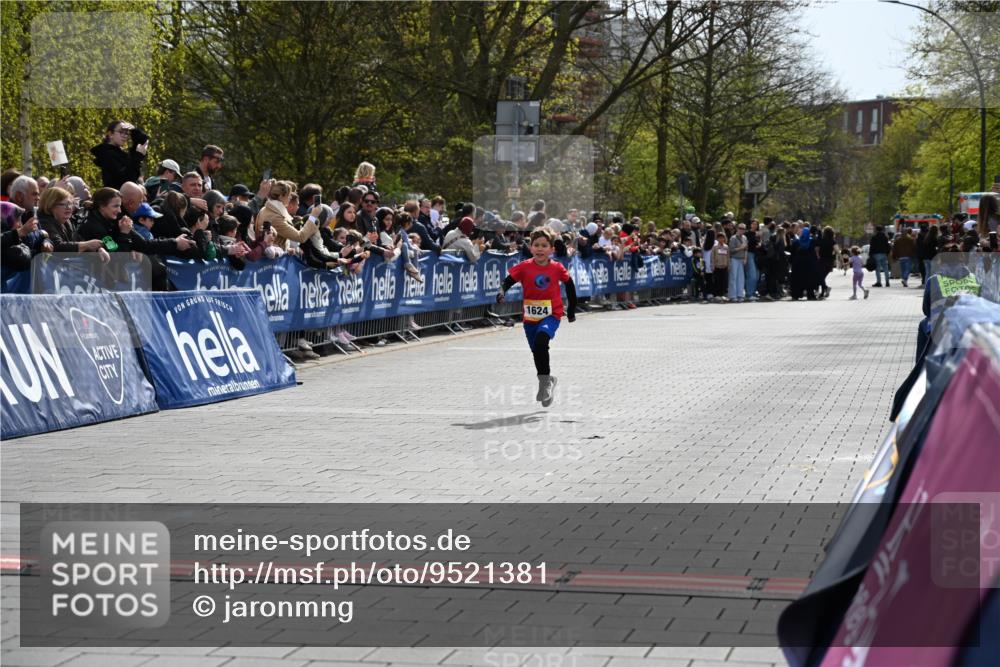 12.04.2026 - 45. Internationalen Wilhelmsburger Insellauf J. Mangold http://msf.ph/oto/9521381 12.04.2026 14:19:12 Ziel 1624 meine-sportfotos.de