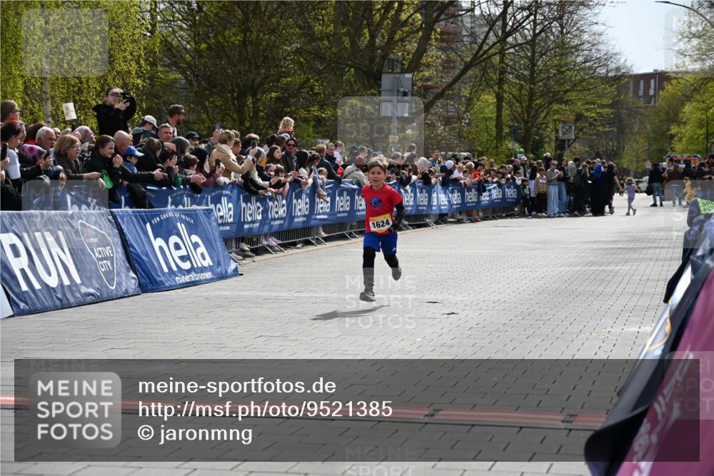 12.04.2026 - 45. Internationalen Wilhelmsburger Insellauf J. Mangold http://msf.ph/oto/9521385 12.04.2026 14:19:13 Ziel 1624 meine-sportfotos.de