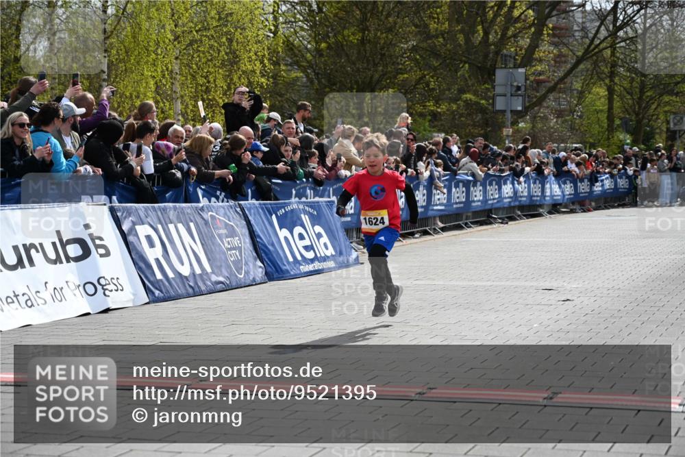12.04.2026 - 45. Internationalen Wilhelmsburger Insellauf J. Mangold http://msf.ph/oto/9521395 12.04.2026 14:19:13 Ziel 1624 meine-sportfotos.de