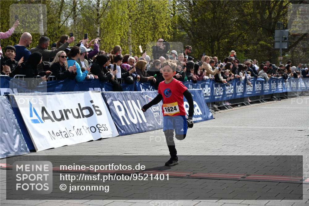12.04.2026 - 45. Internationalen Wilhelmsburger Insellauf J. Mangold http://msf.ph/oto/9521401 12.04.2026 14:19:14 Ziel 1624 meine-sportfotos.de
