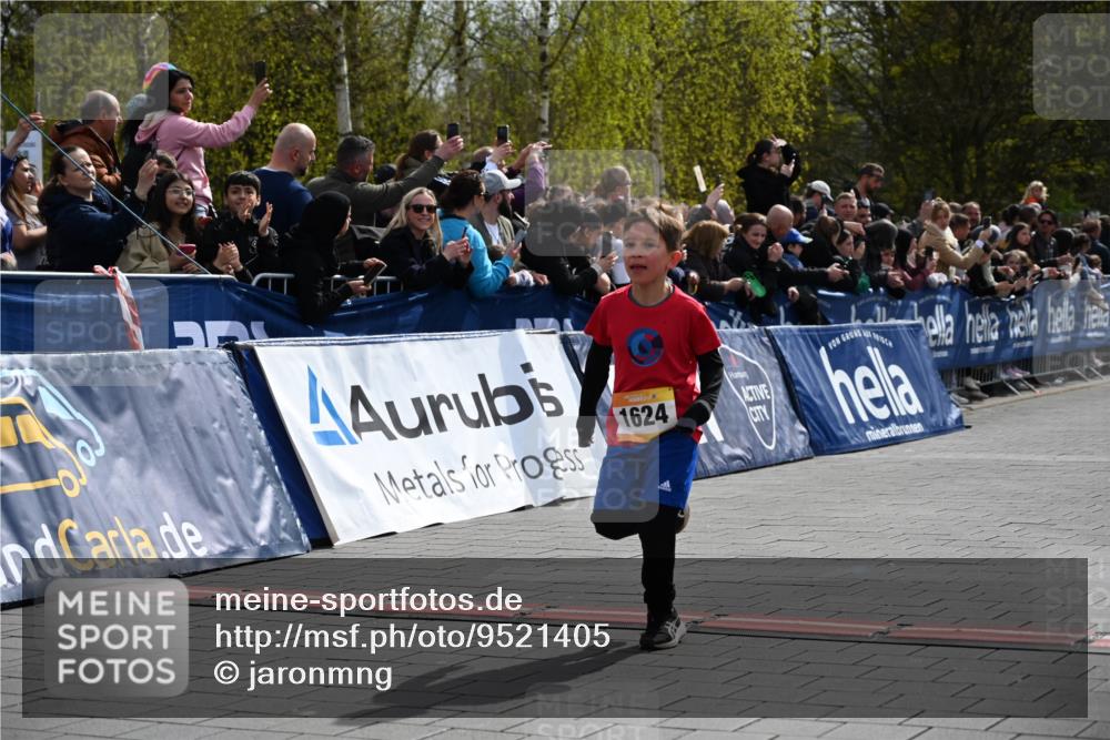 12.04.2026 - 45. Internationalen Wilhelmsburger Insellauf J. Mangold http://msf.ph/oto/9521405 12.04.2026 14:19:14 Ziel 1624 meine-sportfotos.de