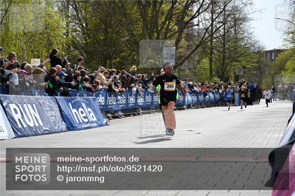 12.04.2026 - 45. Internationalen Wilhelmsburger Insellauf J. Mangold http://msf.ph/oto/9521420 12.04.2026 14:19:32 Ziel 941, 265, 87 meine-sportfotos.de
