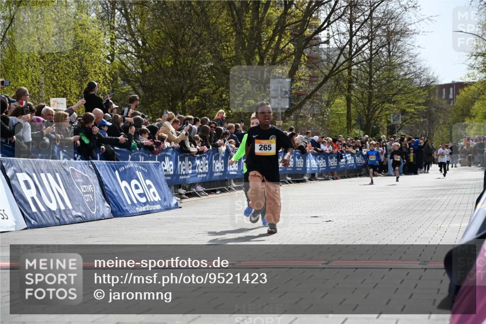 12.04.2026 - 45. Internationalen Wilhelmsburger Insellauf J. Mangold http://msf.ph/oto/9521423 12.04.2026 14:19:32 Ziel 941, 265, 87 meine-sportfotos.de