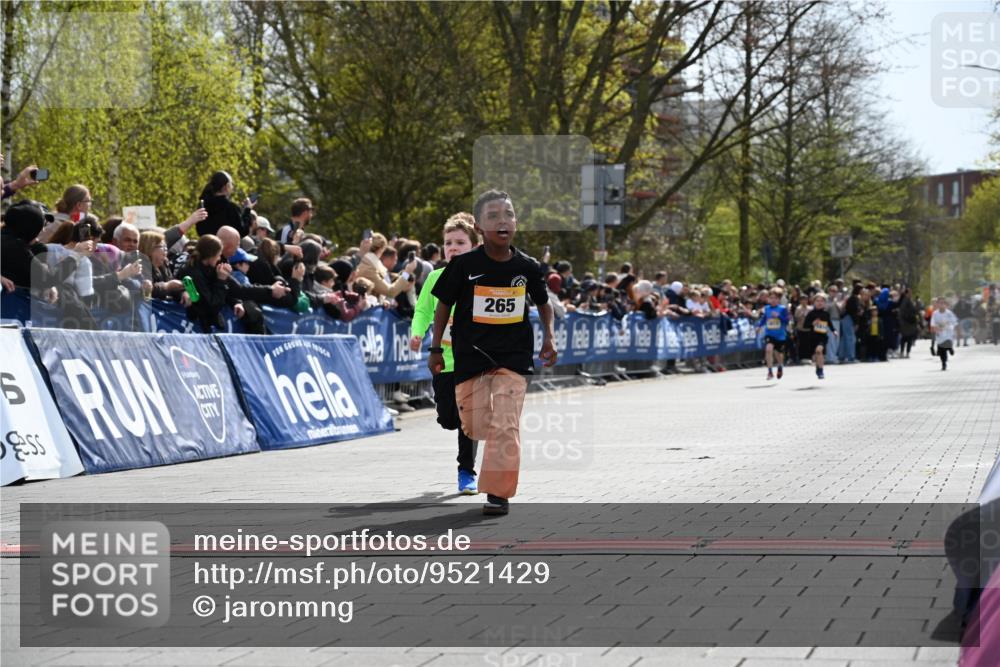 12.04.2026 - 45. Internationalen Wilhelmsburger Insellauf J. Mangold http://msf.ph/oto/9521429 12.04.2026 14:19:33 Ziel 941, 265, 87, 1614 meine-sportfotos.de