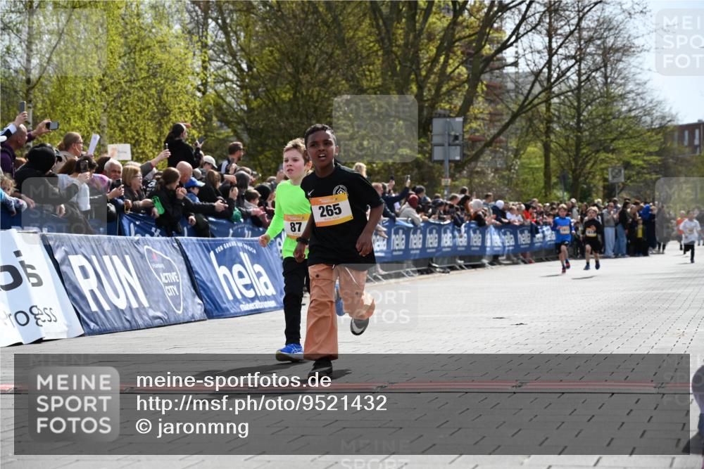 12.04.2026 - 45. Internationalen Wilhelmsburger Insellauf J. Mangold http://msf.ph/oto/9521432 12.04.2026 14:19:33 Ziel 941, 265, 87, 1614 meine-sportfotos.de