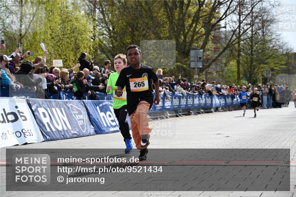 12.04.2026 - 45. Internationalen Wilhelmsburger Insellauf J. Mangold http://msf.ph/oto/9521434 12.04.2026 14:19:33 Ziel 941, 265, 87, 1614 meine-sportfotos.de