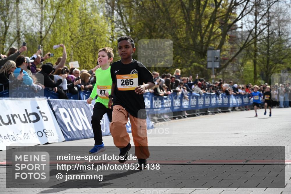 12.04.2026 - 45. Internationalen Wilhelmsburger Insellauf J. Mangold http://msf.ph/oto/9521438 12.04.2026 14:19:34 Ziel 941, 265, 87, 1614 meine-sportfotos.de