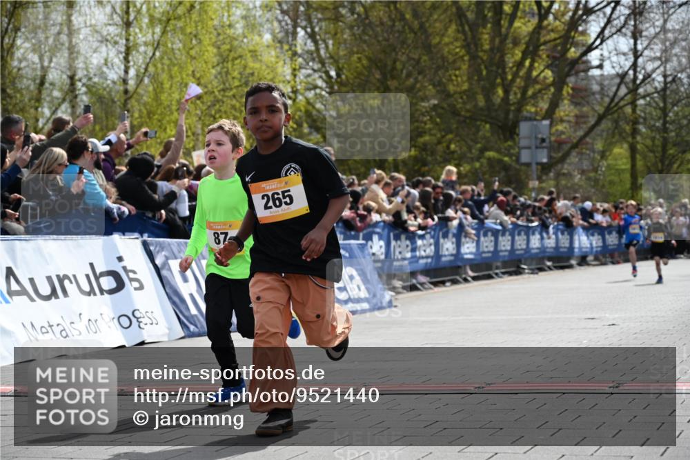 12.04.2026 - 45. Internationalen Wilhelmsburger Insellauf J. Mangold http://msf.ph/oto/9521440 12.04.2026 14:19:34 Ziel 941, 265, 87, 1614 meine-sportfotos.de