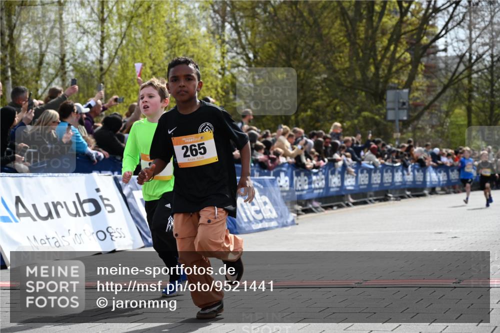 12.04.2026 - 45. Internationalen Wilhelmsburger Insellauf J. Mangold http://msf.ph/oto/9521441 12.04.2026 14:19:34 Ziel 941, 265, 87, 1614 meine-sportfotos.de