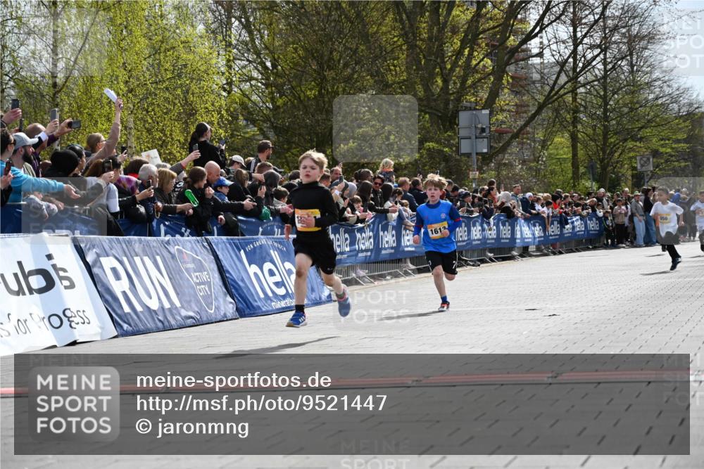 12.04.2026 - 45. Internationalen Wilhelmsburger Insellauf J. Mangold http://msf.ph/oto/9521447 12.04.2026 14:19:37 Ziel 265, 87, 1614, 1613 meine-sportfotos.de