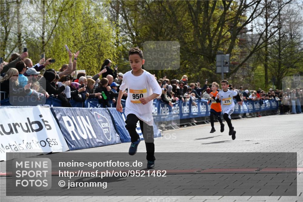 12.04.2026 - 45. Internationalen Wilhelmsburger Insellauf J. Mangold http://msf.ph/oto/9521462 12.04.2026 14:19:42 Ziel 1613, 950, 275, 480 meine-sportfotos.de