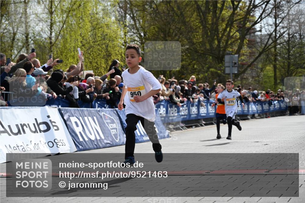 12.04.2026 - 45. Internationalen Wilhelmsburger Insellauf J. Mangold http://msf.ph/oto/9521463 12.04.2026 14:19:42 Ziel 1613, 950, 275, 480 meine-sportfotos.de