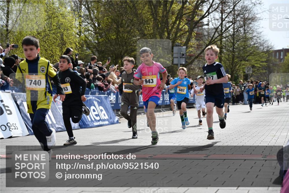 12.04.2026 - 45. Internationalen Wilhelmsburger Insellauf J. Mangold http://msf.ph/oto/9521540 12.04.2026 14:19:56 Ziel 952, 1604, 985, 944, 64, 96, 579, 740, 943, 793, 845, 682, 413, 982, 155, 621 meine-sportfotos.de