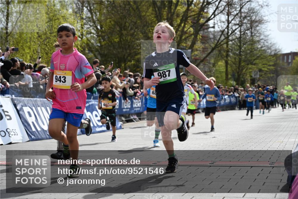 12.04.2026 - 45. Internationalen Wilhelmsburger Insellauf J. Mangold http://msf.ph/oto/9521546 12.04.2026 14:19:56 Ziel 952, 1604, 985, 944, 64, 96, 579, 740, 943, 793, 845, 682, 413, 982, 155, 621 meine-sportfotos.de