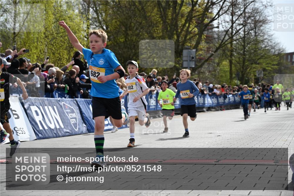 12.04.2026 - 45. Internationalen Wilhelmsburger Insellauf J. Mangold http://msf.ph/oto/9521548 12.04.2026 14:19:57 Ziel 944, 64, 96, 579, 740, 943, 793, 845, 682, 413, 982, 155, 621 meine-sportfotos.de