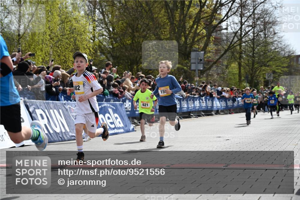12.04.2026 - 45. Internationalen Wilhelmsburger Insellauf J. Mangold http://msf.ph/oto/9521556 12.04.2026 14:19:58 Ziel 96, 579, 740, 943, 793, 845, 682, 413, 982, 155, 621, 1602 meine-sportfotos.de