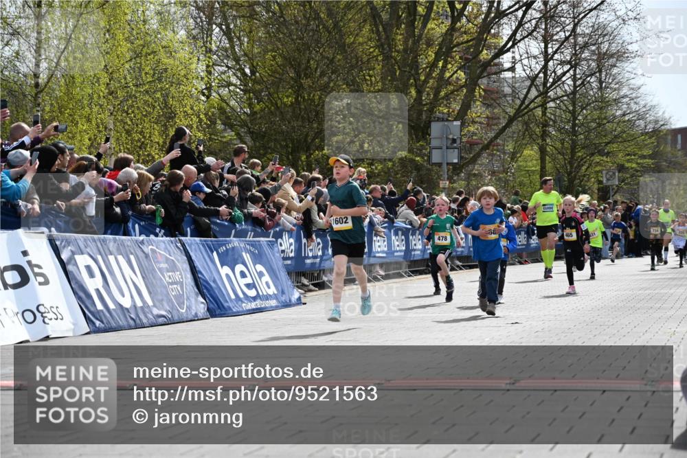 12.04.2026 - 45. Internationalen Wilhelmsburger Insellauf J. Mangold http://msf.ph/oto/9521563 12.04.2026 14:20:01 Ziel 682, 413, 982, 155, 621, 1602, 478, 83, 968, 465 meine-sportfotos.de