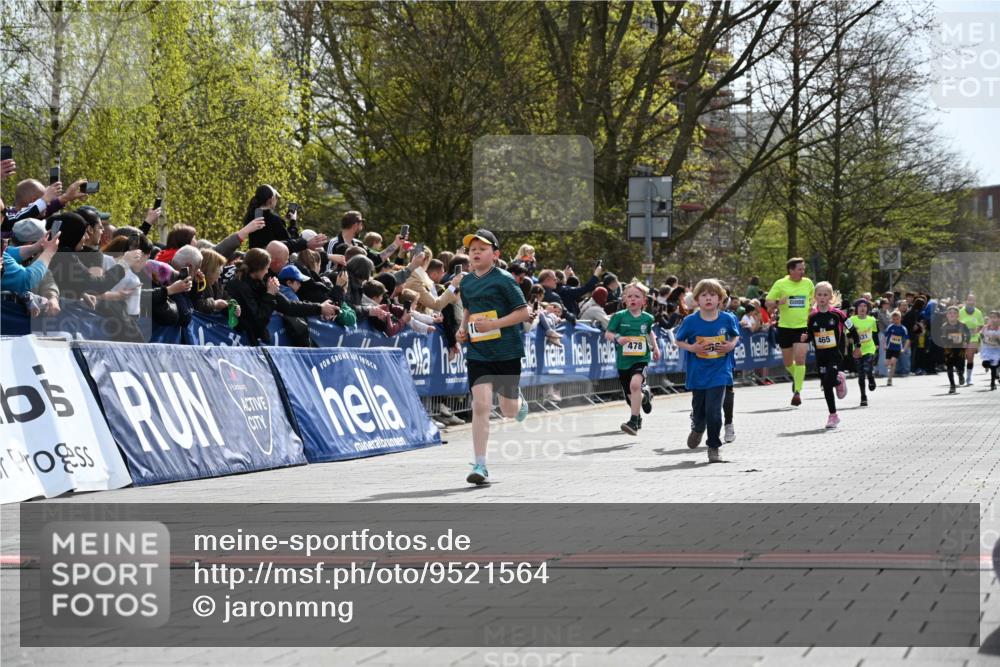 12.04.2026 - 45. Internationalen Wilhelmsburger Insellauf J. Mangold http://msf.ph/oto/9521564 12.04.2026 14:20:01 Ziel 682, 413, 982, 155, 621, 1602, 478, 83, 968, 465 meine-sportfotos.de