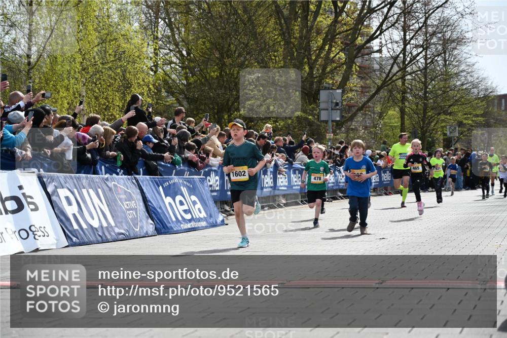 12.04.2026 - 45. Internationalen Wilhelmsburger Insellauf J. Mangold http://msf.ph/oto/9521565 12.04.2026 14:20:01 Ziel 682, 413, 982, 155, 621, 1602, 478, 83, 968, 465 meine-sportfotos.de