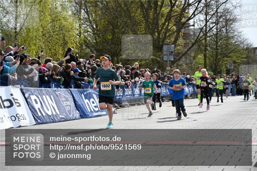12.04.2026 - 45. Internationalen Wilhelmsburger Insellauf J. Mangold http://msf.ph/oto/9521569 12.04.2026 14:20:01 Ziel 682, 413, 982, 155, 621, 1602, 478, 83, 968, 465 meine-sportfotos.de