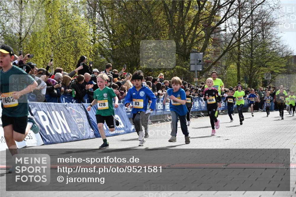 12.04.2026 - 45. Internationalen Wilhelmsburger Insellauf J. Mangold http://msf.ph/oto/9521581 12.04.2026 14:20:02 Ziel 982, 155, 621, 1602, 478, 83, 968, 465, 631, 1621 meine-sportfotos.de