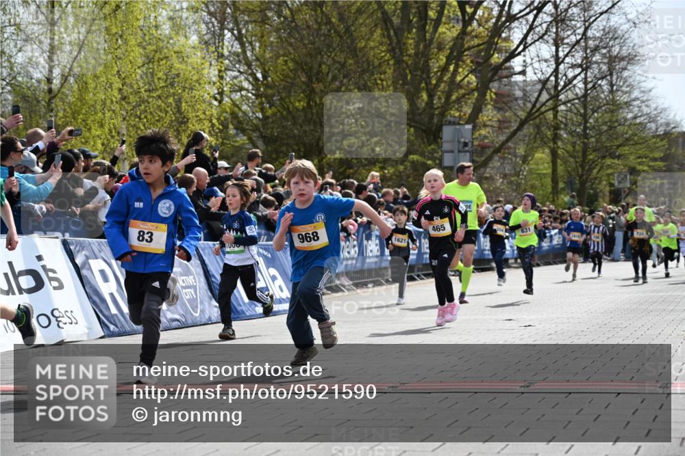 12.04.2026 - 45. Internationalen Wilhelmsburger Insellauf J. Mangold http://msf.ph/oto/9521590 12.04.2026 14:20:03 Ziel 155, 621, 1602, 478, 83, 968, 465, 631, 1621, 304, 225 meine-sportfotos.de