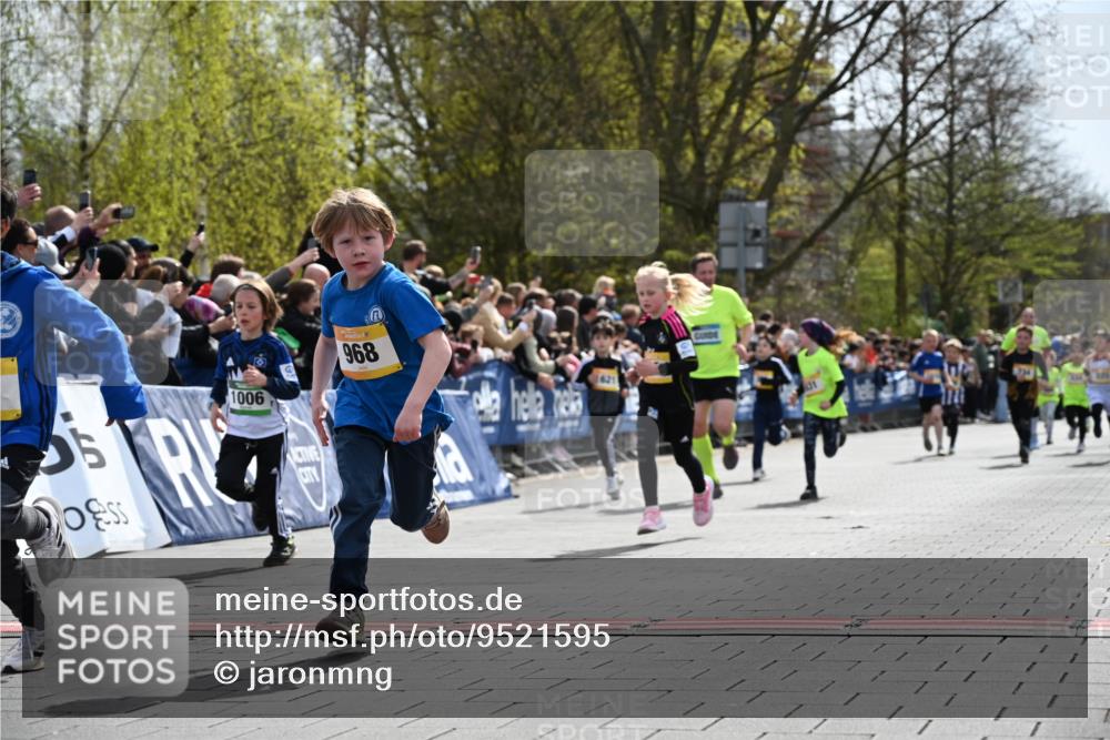 12.04.2026 - 45. Internationalen Wilhelmsburger Insellauf J. Mangold http://msf.ph/oto/9521595 12.04.2026 14:20:03 Ziel 155, 621, 1602, 478, 83, 968, 465, 631, 1621, 304, 225 meine-sportfotos.de