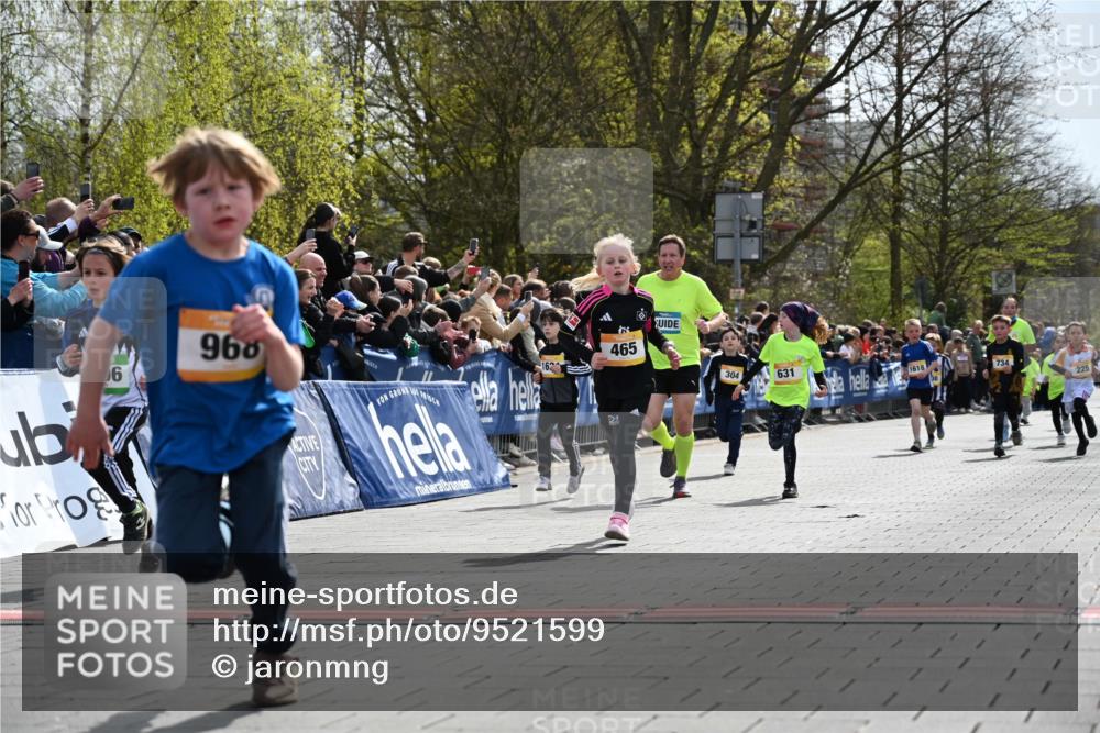 12.04.2026 - 45. Internationalen Wilhelmsburger Insellauf J. Mangold http://msf.ph/oto/9521599 12.04.2026 14:20:04 Ziel 1602, 478, 83, 968, 465, 631, 1621, 304, 225, 1618, 108, 534 meine-sportfotos.de