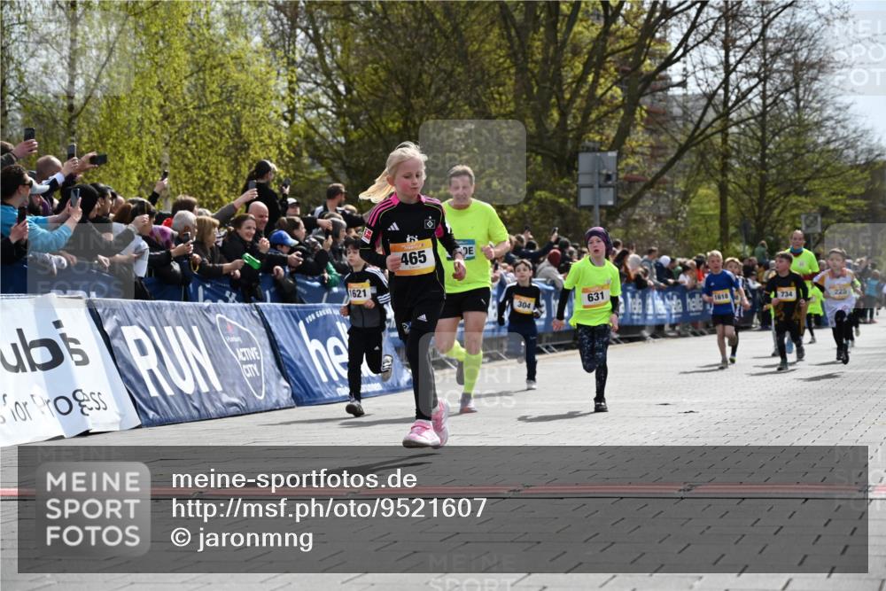 12.04.2026 - 45. Internationalen Wilhelmsburger Insellauf J. Mangold http://msf.ph/oto/9521607 12.04.2026 14:20:04 Ziel 1602, 478, 83, 968, 465, 631, 1621, 304, 225, 1618, 108, 534 meine-sportfotos.de