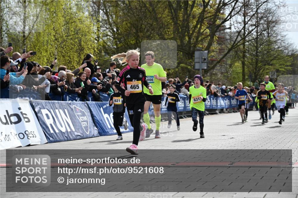 12.04.2026 - 45. Internationalen Wilhelmsburger Insellauf J. Mangold http://msf.ph/oto/9521608 12.04.2026 14:20:05 Ziel 1602, 478, 83, 968, 465, 631, 1621, 304, 225, 1618, 108, 534, 447, 560, 734 meine-sportfotos.de