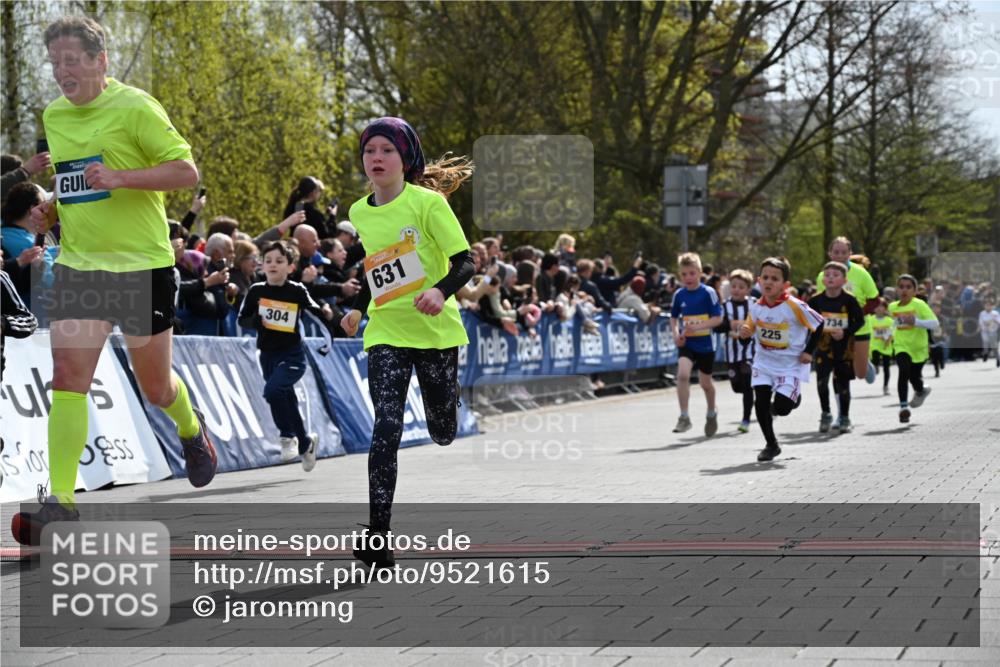 12.04.2026 - 45. Internationalen Wilhelmsburger Insellauf J. Mangold http://msf.ph/oto/9521615 12.04.2026 14:20:06 Ziel 1602, 478, 83, 968, 465, 631, 1621, 304, 225, 1618, 108, 534, 447, 560, 734, 775 meine-sportfotos.de