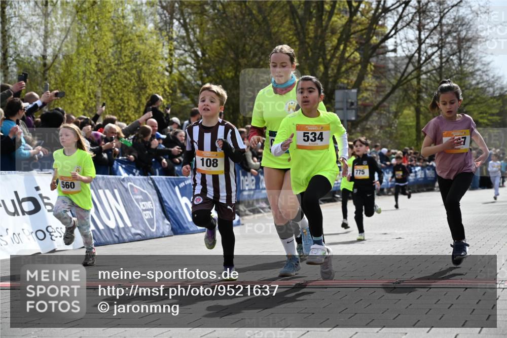 12.04.2026 - 45. Internationalen Wilhelmsburger Insellauf J. Mangold http://msf.ph/oto/9521637 12.04.2026 14:20:09 Ziel 465, 631, 1621, 304, 225, 1618, 108, 534, 447, 560, 734, 775, 587, 405 meine-sportfotos.de