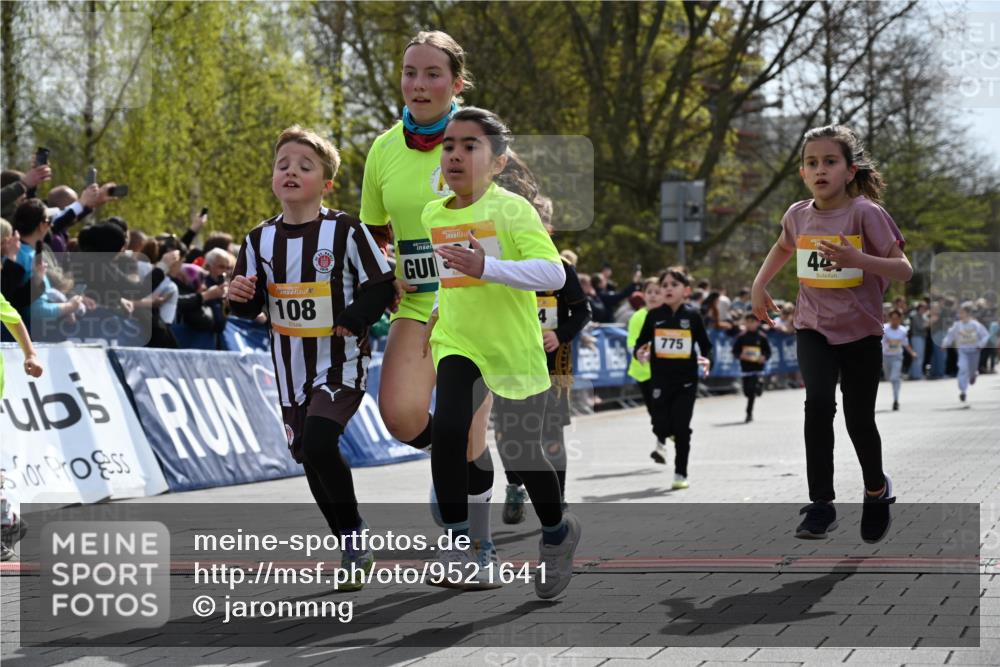 12.04.2026 - 45. Internationalen Wilhelmsburger Insellauf J. Mangold http://msf.ph/oto/9521641 12.04.2026 14:20:09 Ziel 465, 631, 1621, 304, 225, 1618, 108, 534, 447, 560, 734, 775, 587, 405 meine-sportfotos.de