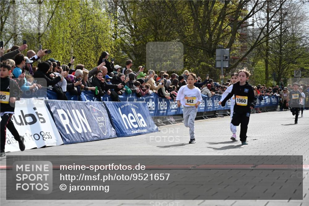 12.04.2026 - 45. Internationalen Wilhelmsburger Insellauf J. Mangold http://msf.ph/oto/9521657 12.04.2026 14:20:13 Ziel 447, 560, 734, 775, 587, 405, 1060, 642, 753, 750 meine-sportfotos.de