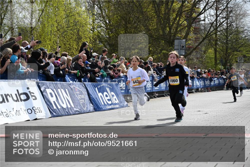 12.04.2026 - 45. Internationalen Wilhelmsburger Insellauf J. Mangold http://msf.ph/oto/9521661 12.04.2026 14:20:13 Ziel 447, 560, 734, 775, 587, 405, 1060, 642, 753, 750 meine-sportfotos.de