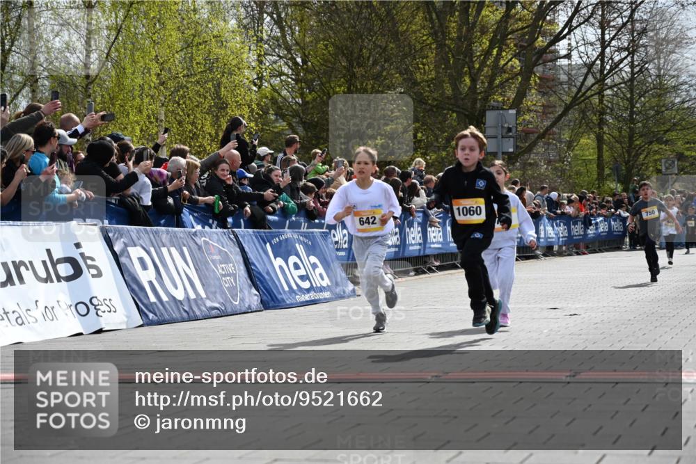 12.04.2026 - 45. Internationalen Wilhelmsburger Insellauf J. Mangold http://msf.ph/oto/9521662 12.04.2026 14:20:13 Ziel 447, 560, 734, 775, 587, 405, 1060, 642, 753, 750 meine-sportfotos.de