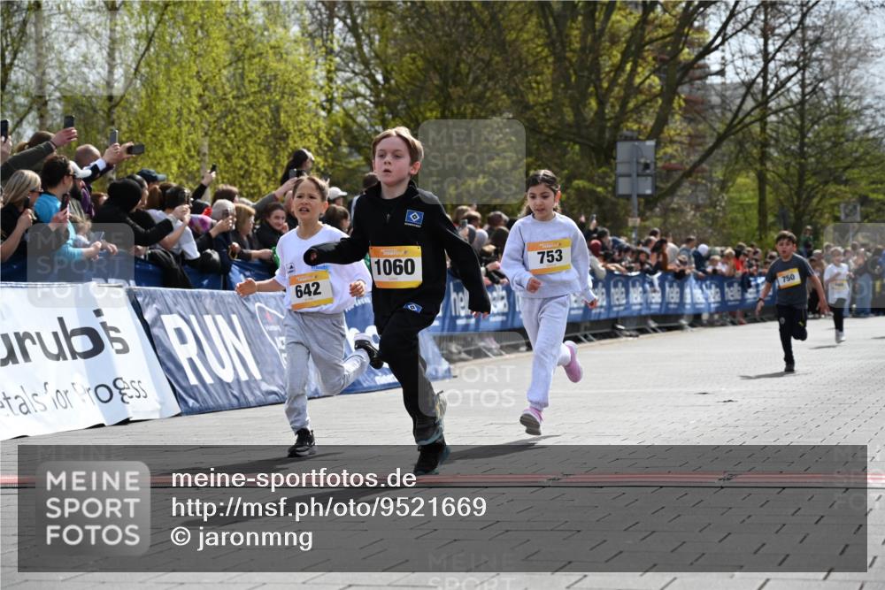 12.04.2026 - 45. Internationalen Wilhelmsburger Insellauf J. Mangold http://msf.ph/oto/9521669 12.04.2026 14:20:14 Ziel 775, 587, 405, 1060, 642, 753, 750 meine-sportfotos.de