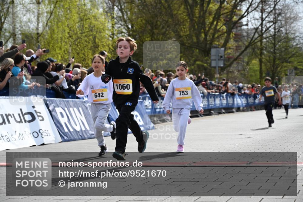 12.04.2026 - 45. Internationalen Wilhelmsburger Insellauf J. Mangold http://msf.ph/oto/9521670 12.04.2026 14:20:14 Ziel 775, 587, 405, 1060, 642, 753, 750 meine-sportfotos.de