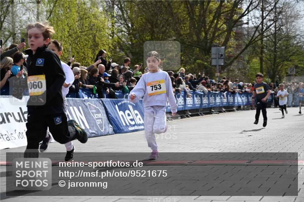 12.04.2026 - 45. Internationalen Wilhelmsburger Insellauf J. Mangold http://msf.ph/oto/9521675 12.04.2026 14:20:14 Ziel 775, 587, 405, 1060, 642, 753, 750 meine-sportfotos.de
