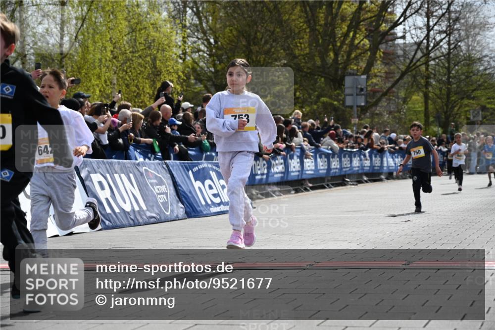 12.04.2026 - 45. Internationalen Wilhelmsburger Insellauf J. Mangold http://msf.ph/oto/9521677 12.04.2026 14:20:15 Ziel 587, 405, 1060, 642, 753, 750, 1623, 844, 34 meine-sportfotos.de