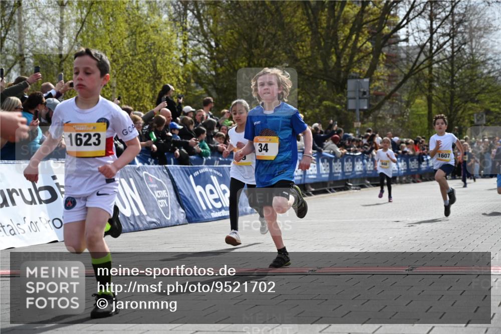 12.04.2026 - 45. Internationalen Wilhelmsburger Insellauf J. Mangold http://msf.ph/oto/9521702 12.04.2026 14:20:19 Ziel 750, 1623, 844, 34, 949, 1607, 29, 948 meine-sportfotos.de
